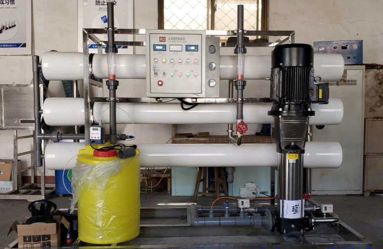 1-10噸小型<a href=http://www.zhxyi.cn/fstcjssb/ target=_blank class=infotextkey>反滲透凈水設備</a>